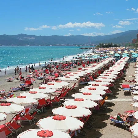 Bilo Lungomare 80mt From Sea Albenga