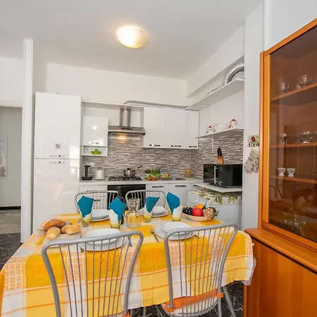 Bilo Lungomare 80mt From Sea Apartment Albenga
